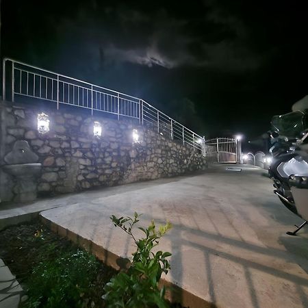Hyka Stone House Shkoder Bed & Breakfast Bagian luar foto