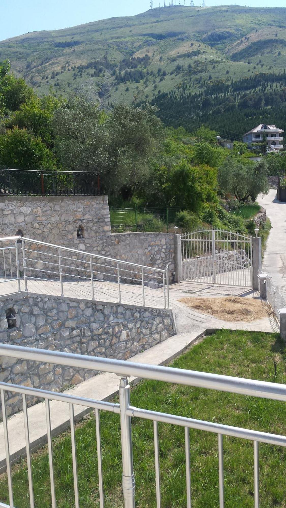Hyka Stone House Shkoder Bed & Breakfast Bagian luar foto
