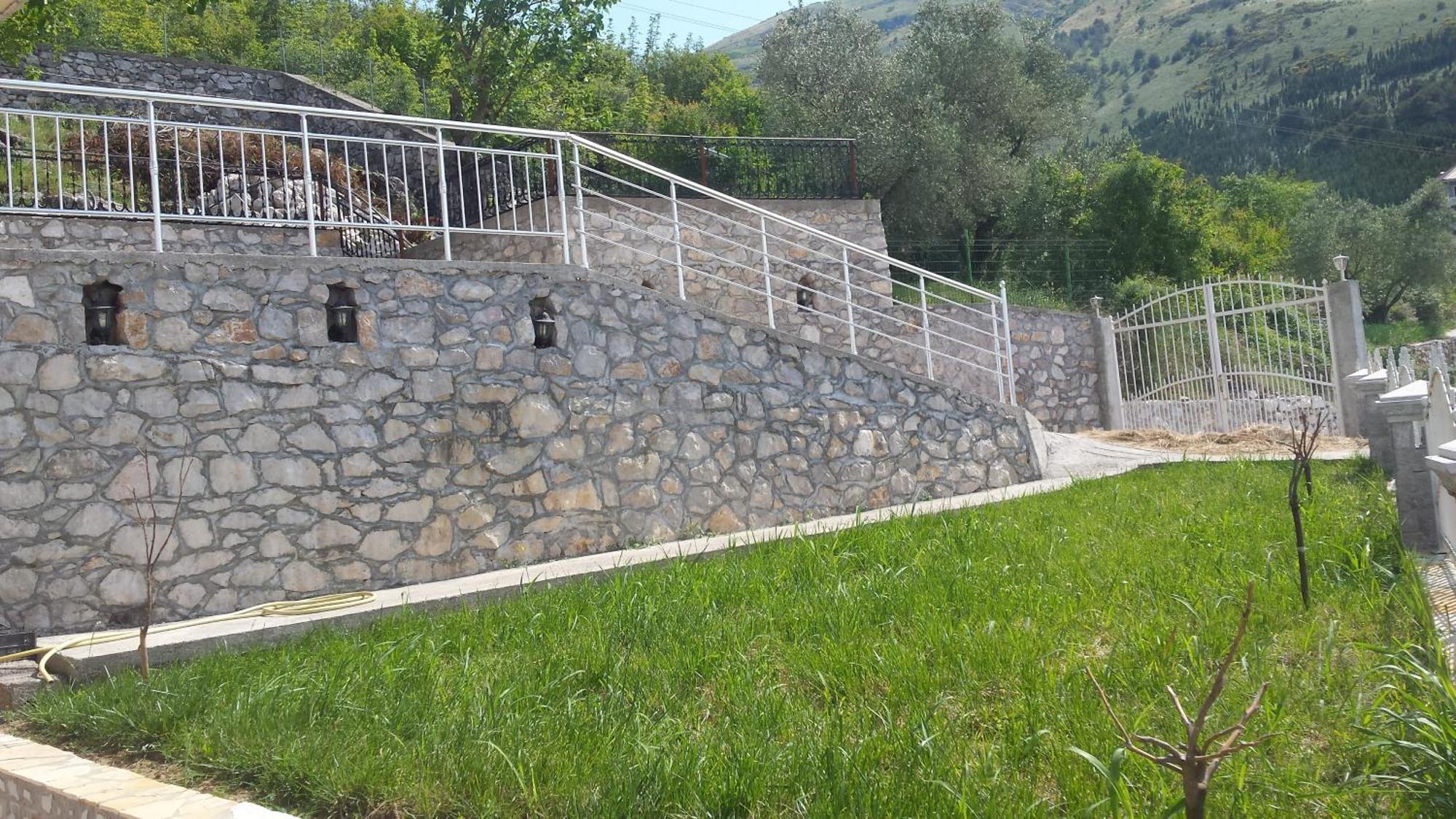 Hyka Stone House Shkoder Bed & Breakfast Bagian luar foto