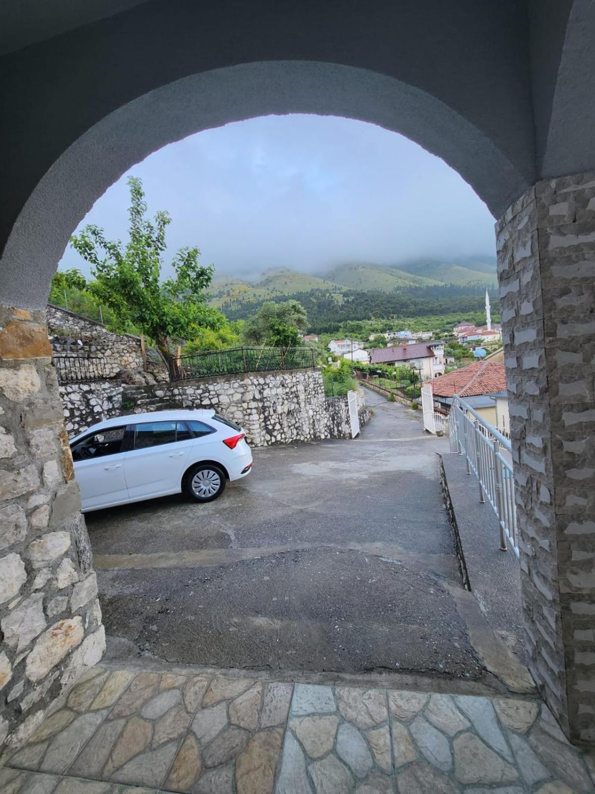 Hyka Stone House Shkoder Bed & Breakfast Bagian luar foto