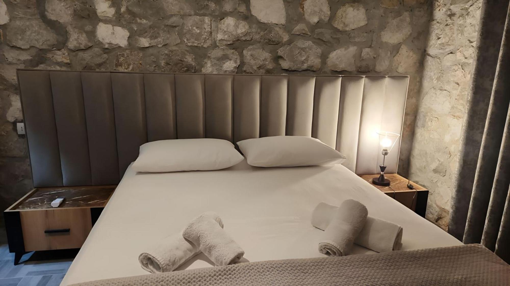 Hyka Stone House Shkoder Bed & Breakfast Bagian luar foto