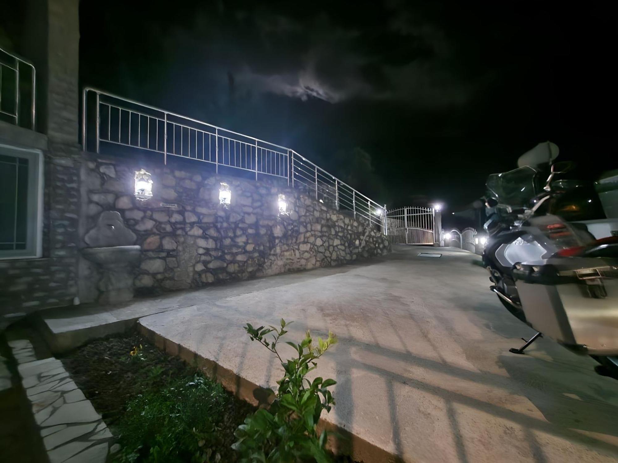 Hyka Stone House Shkoder Bed & Breakfast Bagian luar foto