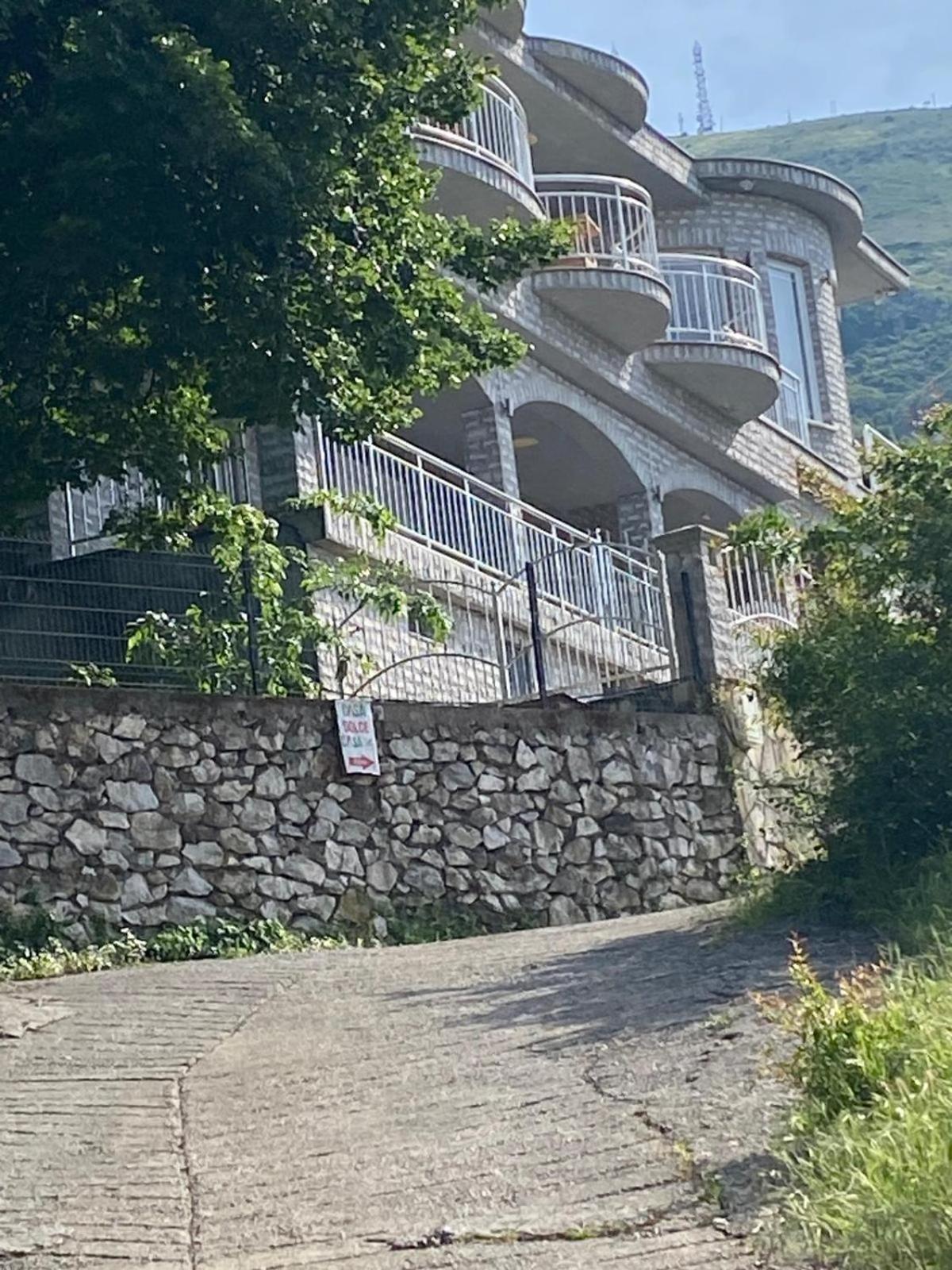 Hyka Stone House Shkoder Bed & Breakfast Bagian luar foto