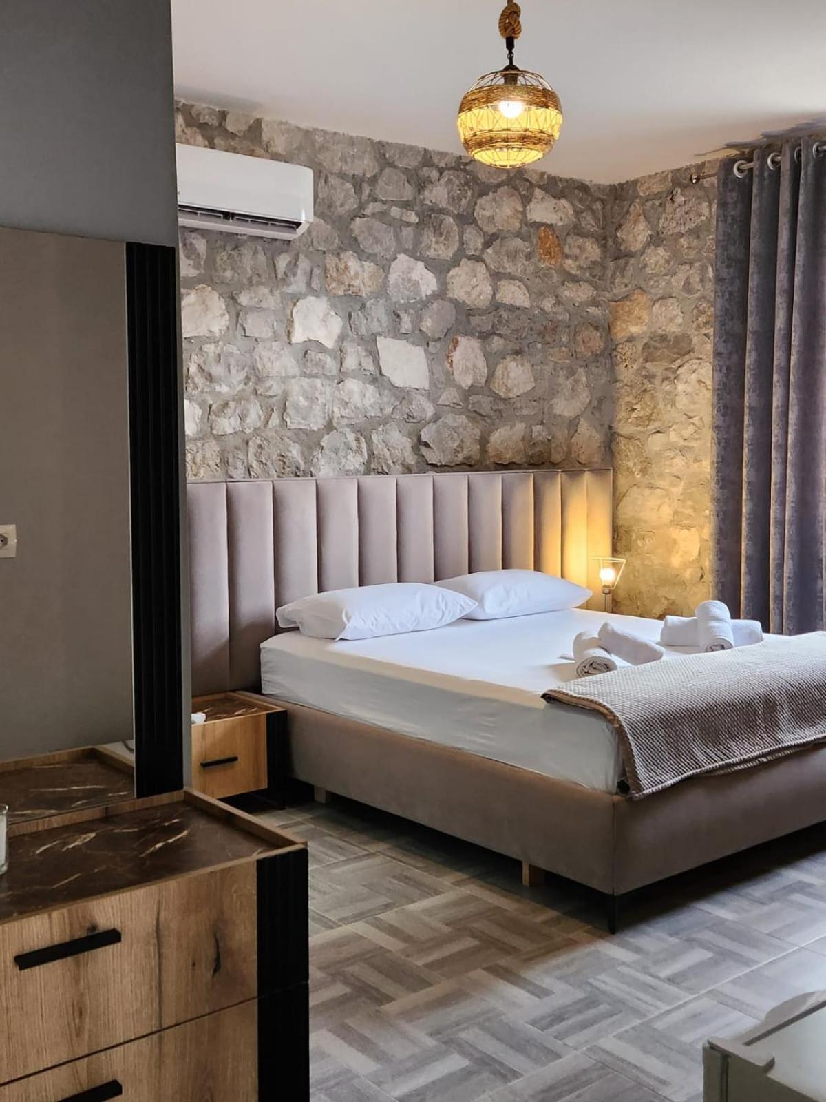 Hyka Stone House Shkoder Bed & Breakfast Bagian luar foto