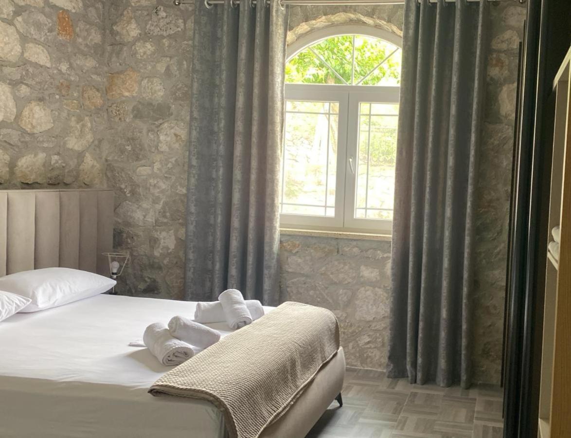 Hyka Stone House Shkoder Bed & Breakfast Bagian luar foto